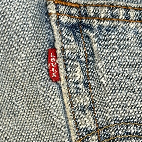 Vintage Levi's 505 Light Wash Distressed Shorts, Petros Vintage, Size 32 - Picture 5 of 10